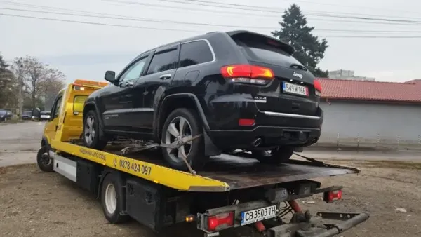 Автомобил, натоварен изцяло на платформа