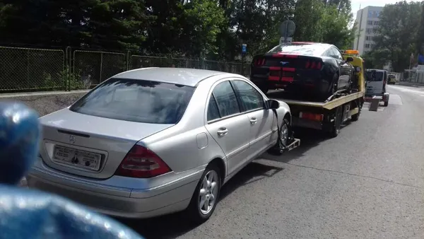 Пътна помощ за Mercedes и Ford Mustang в София