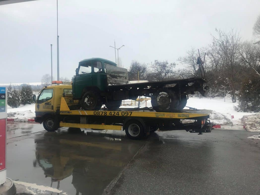 Камион за пътна помощ в София